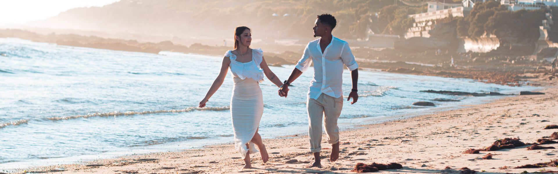 casal apaixonado na praia - Gabriel Castro